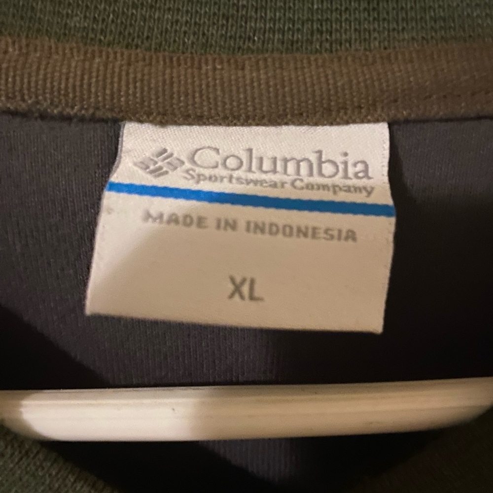 Green Columbia north rim V neck XL never worn very soft - Picture 3 of 4